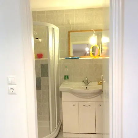 Hébergement de vacances House With 2 Bedrooms In Eubee With Wonderful Sea View And Furnished Garden *