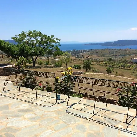 House With 2 Bedrooms In Eubee With Wonderful Sea View And Furnished Garden Hébergement de vacances *